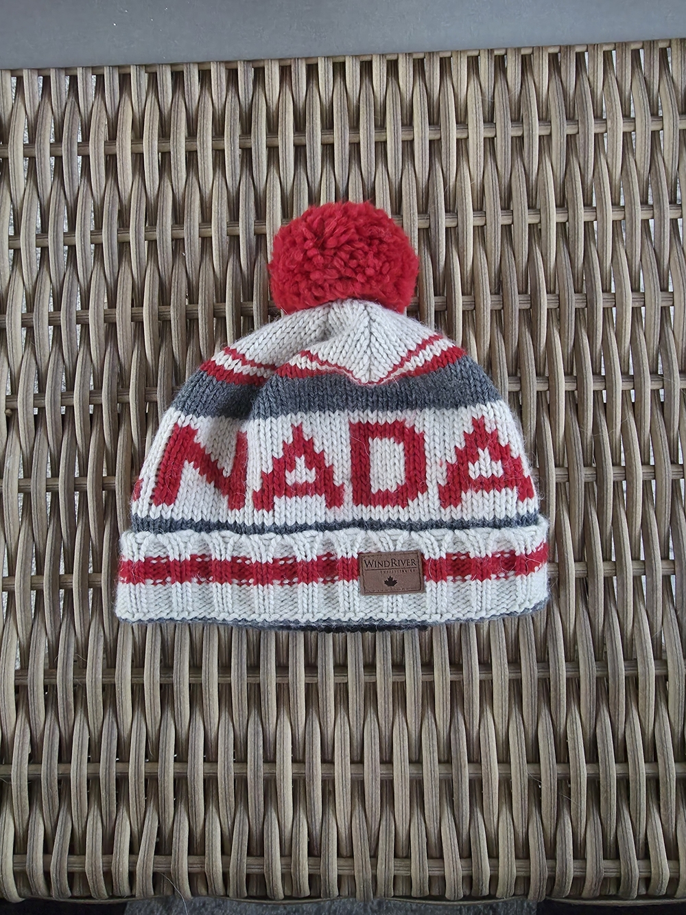 Tuque'Canada' Pom Pom Beanie - Red, Gray & White WindRiver